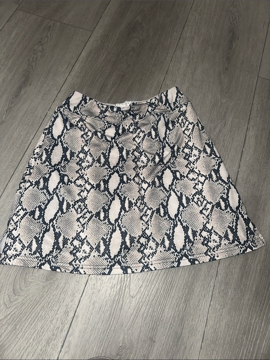 Ekouaer Dresses & Skirts - Womens Snake Print Skort - Black & Cream size XS
